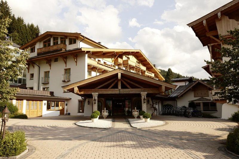 Hotel Elisabeth, 4 Sterne Superior Кирхберг ин Тирол Екстериор снимка